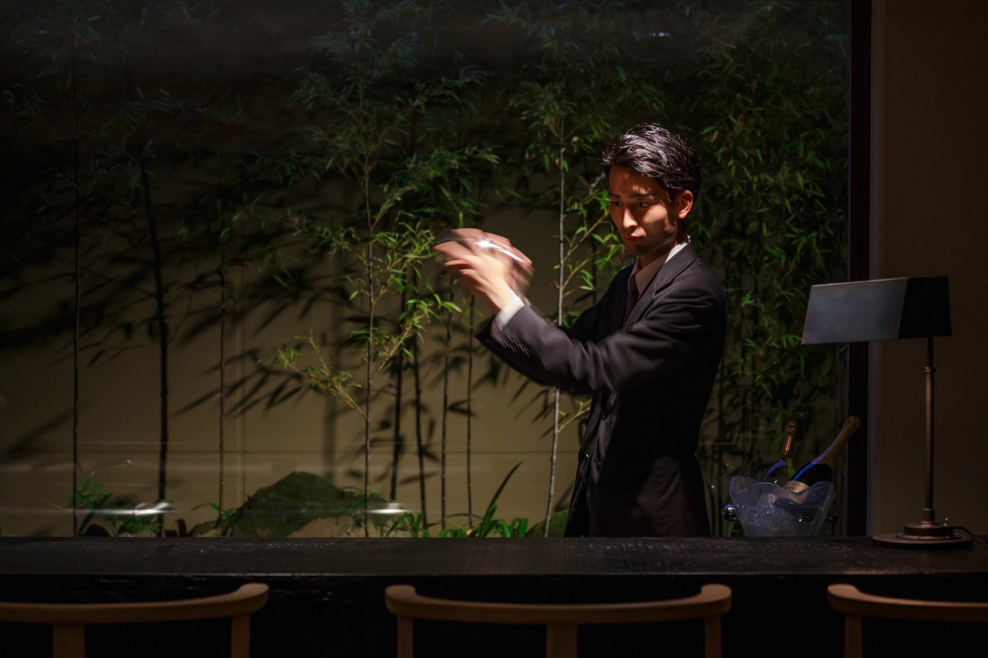 Hotel The Celestine Kyoto Gion Exterior foto A bartender at work